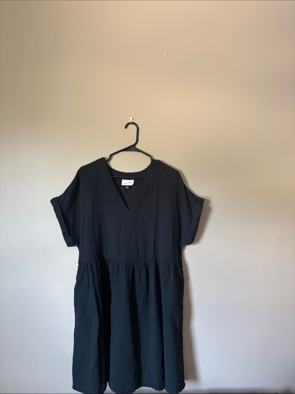 Universal Thread Black V-Neck Short Sleeve Mini Dress